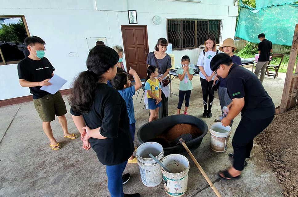 Educating children about organic agriculture